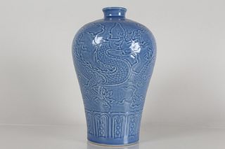 A Chinese Dragon-decorating Blue-coding Porcelain Fortune Vase 