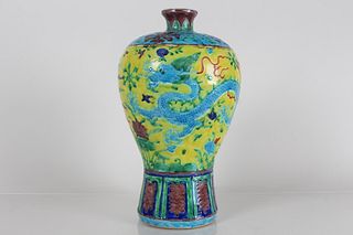 A Chinese Dragon-decorating Detailed Ancient-framing Porcelain Fortune Vase 