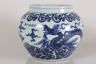 A Chinese Blue and White Dragon-decorating Porcelain Vase 