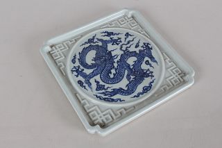 A Chinese Square-based Blue and White Dragon-decorating Porcelain Plate
