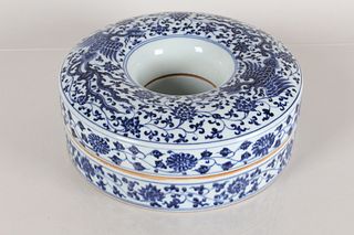 A Chinese Lidded Blue and White Phoenix-fortune Porcelain Dishes