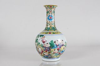 A Chinese Joyful-kid Detailed Porcelain Fortune Vase 