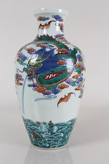A Chinese Dragon-decorating Detailed Ancient-framing Fortune Porcelain Vase 