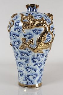 A Chinese Blue and White Dragon-decorating Plated Porcelain Fortune Vase 