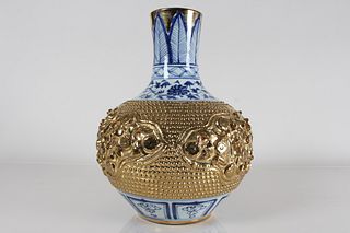 A Chinese Ancient-framing Detailed Plated Porcelain Fortune Vase 
