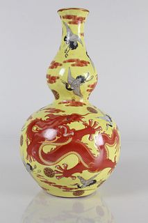 A Chinese Dragon-decorating Yellow-coding Porcelain Vase 