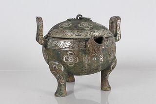 A Chinese Duo-handled Tri-podded Fortune Bronze Vessel