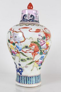 A Chinese Lidded Story-telling Battle-field Porcelain Fortune Vase 