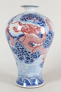 A Chinese Dragon-decorating Fortune Porcelain Vase 