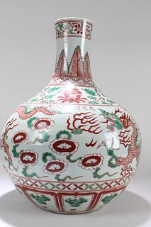 A Chinese Dragon-decorating Massive Porcelain Fortune Vase 