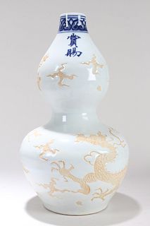 A Chinese Calabash-fortune Dragon-decorating Porcelain Vase 