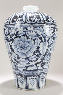 A Chinese Flower-blossom Blue and White Porcelain Fortune Vase 