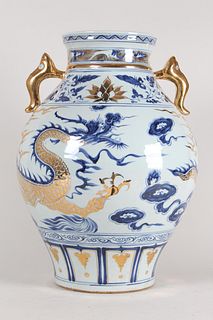 A Chinese Massive Dragon-decorating Blue and White Porcelain Fortune Vase 