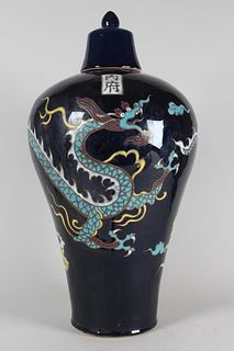 A Chinese Lidded Black-coding Dragon-decorating Fortune Porcelain Vase 