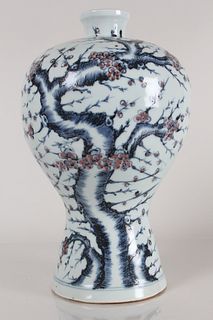 A Chinese Nature-sceen Porcelain Fortune Vase 