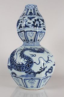 A Chinese Calabash-fortune Dragon-decorating Porcelain Fortune Vase 