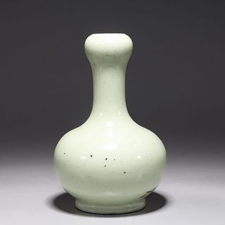 Chinese Celadon Glazed Porcelain Garlic Mouth Vase