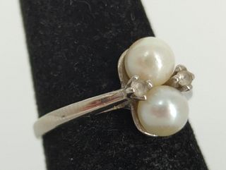 10kt White Gold & Pearl Ring