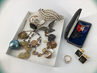 Box Lot Of Assorted Vintage Accessories