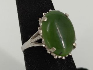 Vintage White Gold and Jade Cabochon Ring