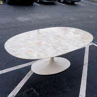 Saarinen Style Table