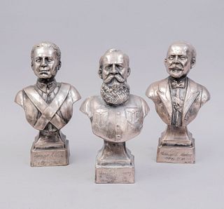 MARGARITO NÚÑEZ. Bustos de Ignacio Allende, Francisco I. Madero y Venustiano Carranza. Firmados. Esculturas en cerámica plateada. Pzs:3