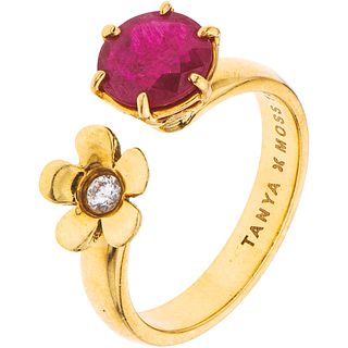 RING WITH RUBY AND DIAMOND IN 18K YELLOW GOLD, TANYA MOSS 1 Round cut ruby~1.15 ct. Weight: 4.1 g. Size: 5 | ANILLO CON RUBÍ Y DIAMANTE EN ORO AMARILL