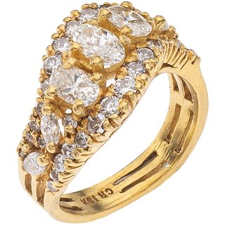 RING WITH DIAMONDS IN 18K YELLOW GOLD, 3 Oval cut diamonds ~0.80 ct  Clarity: SI2-I1, Diamonds (different cuts). Size: 7 | ANILLO CON DIAMANTES EN ORO