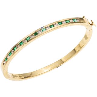 BRACELET WITH EMERALDS AND DIAMONDS IN 14K YELLOW GOLD Square cut emeralds ~0.88 ct, Brilliant cut diamonds ~0.96 ct | PULSERA CON ESMERALDAS Y DIAMAN