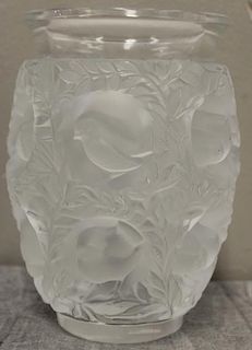 LALIQUE. Vase Decorated with Doves.