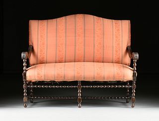 A WILLIAM AND MARY STYLE SILK UPHOLSTERED CARVED WOOD SETTEE, EARLY 20TH CENTURY,