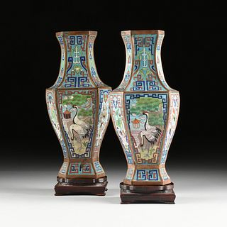 A PAIR OF JAPANESE TURQUOISE GROUND CLOISSONÉ VASES, LATE MEIJI/EARLY TAISHO PERIOD, FIRST QUARTER 20TH CENTURY, 
