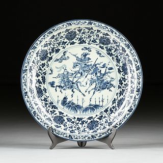 A LARGE MING DYNASTY STYLE BLUE AND WHITE PORCELAIN CHARGER, MODERN,