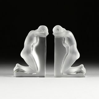 A PAIR OF LALIQUE FROSTED CRYSTAL "RÉVERIE" FIGURAL BOOKENDS, SIGNED, LATE 20TH CENTURY, 