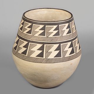 Laguna/Acoma, Sarah Garcia, Black on White Pottery Vase