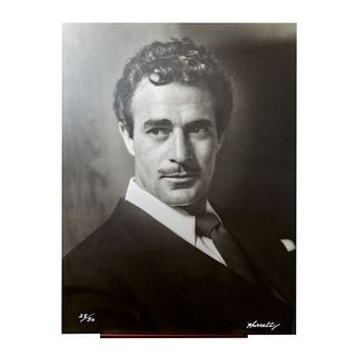 Photo of Gilbert Roland 35/50 signed by Hurrel