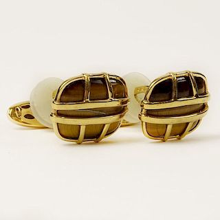 Pair of Men's Di Modolo 18 Karat Yellow Gold and Tiger Eye Cufflinks. Signed. Very good condition. Measure 5/8 inch by 3/4 inch. Approx. weight: 11.65