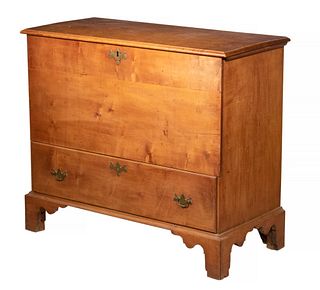 18TH C. COUNTRY CHIPPENDALE ONE DRAWER LIFT TOP BLANKET CHEST IN MAPLE