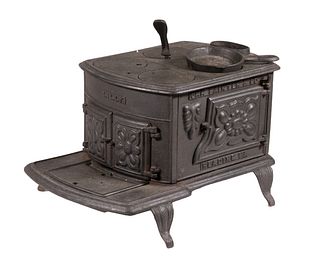 SALEMAN'S SAMPLE "LILLY" CAST IRON COOKSTOVE