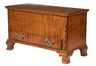 CUSTOM MINIATURE CURLY MAPLE CHIPPENDALE ONE DRAWER LIFT TOP BLANKET CHEST, FITTED AS A GENT'S JEWELRY/WATCH BOX