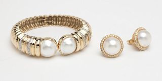 A mabe pearl and diamond jewelry set