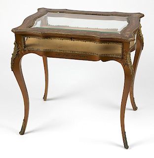 A Louis XV-style hand-painted vitrine table