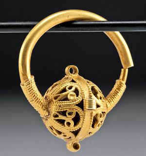 Byzantine Gold Earring w/ Filigree Sphere