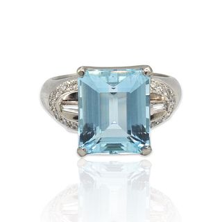 Platinum Diamond Aquamarine Ring