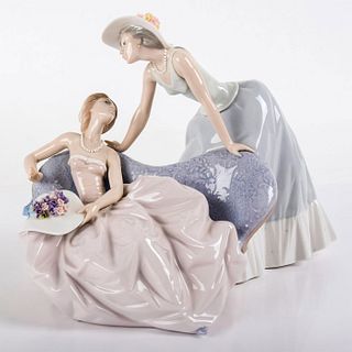 Debutantes 1005486 - Lladro Porcelain Figurine