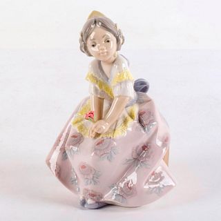 Lolita 1005372 - Lladro Porcelain Figurine