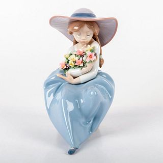 Fragrant Bouquet 01005862 - Lladro Porcelain Figurine