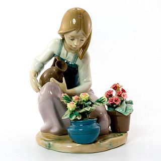 Watering the Flowers 1978/1990 1001376 - Lladro Porcelain Figurine