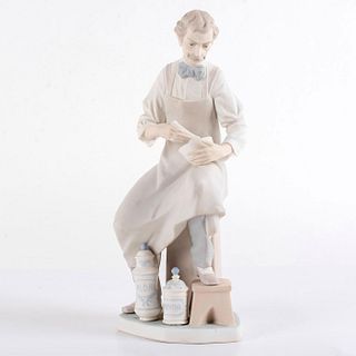 Pharmacist 1014844 - Lladro Porcelain Figurine