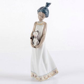 Close to My Heart 1005603 - Lladro Porcelain Figurine